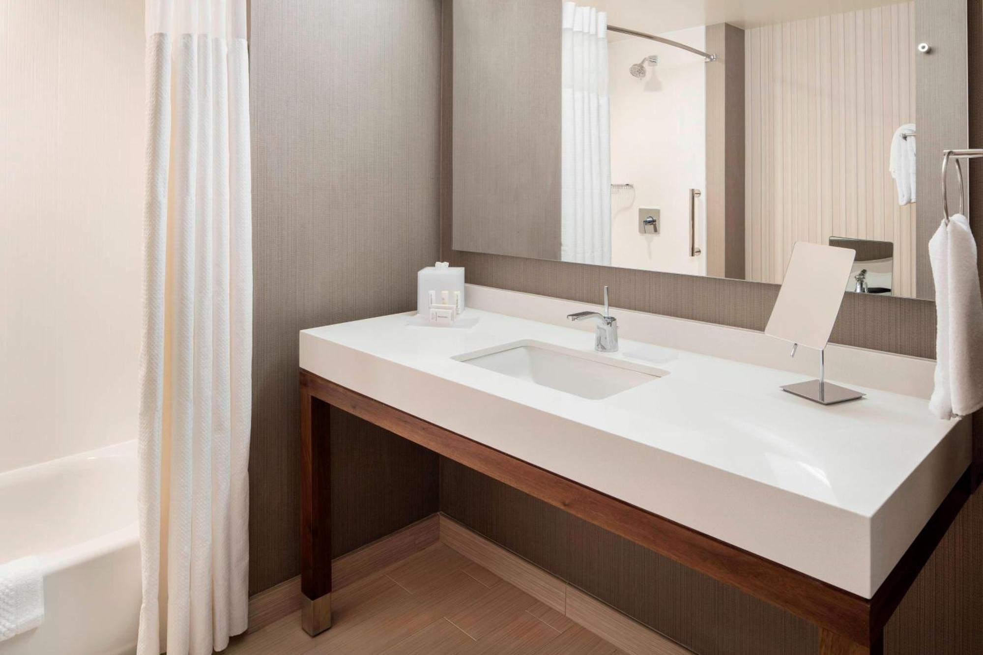 คอร์ตยาร์ด บาย แมริออท ปริ้นซ์จอร์จ Hotel พรินซ์จอร์จ ภายนอก รูปภาพ